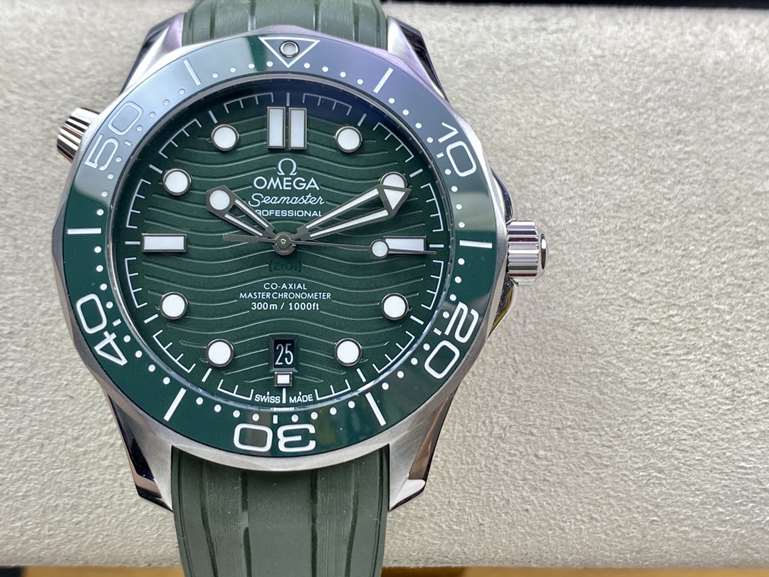  OMEGA Seamaster Diver 300M 42mm Green Dial 