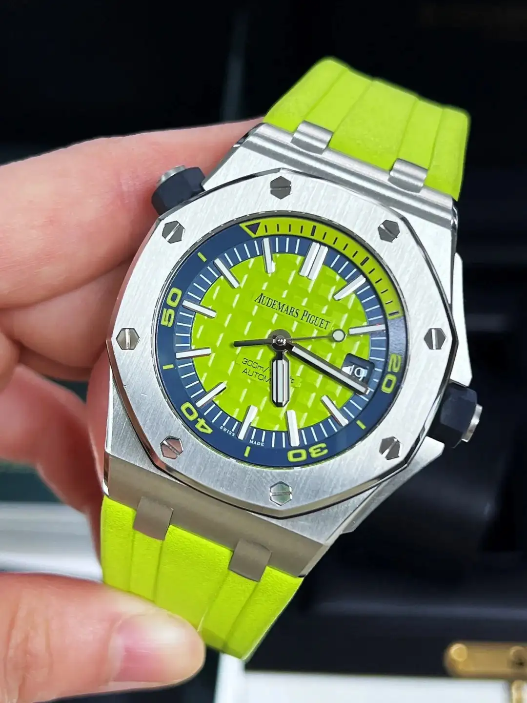Audemars Piguet Royal Oak Offshore Diver Chronograph Green 26703ST.OO.A038CA.01 - gallery