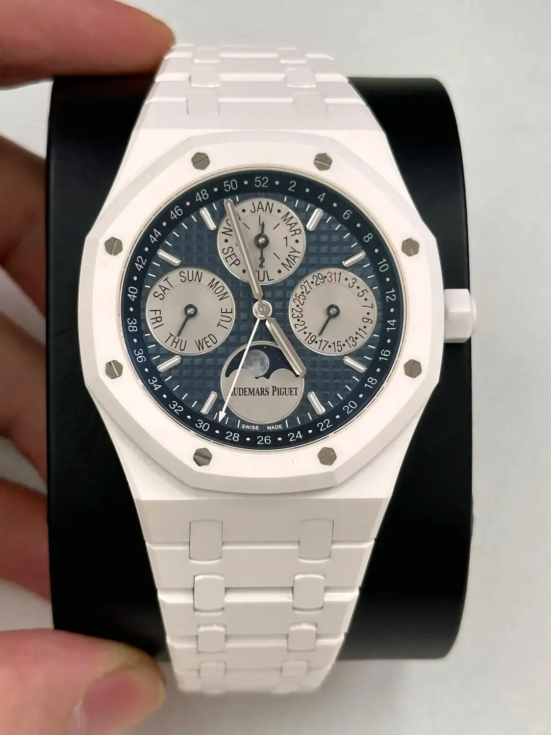 Audemars Piguet Royal Oak Perpetual Calendar Blue 26579CB.OO.1225CB.01 - gallery