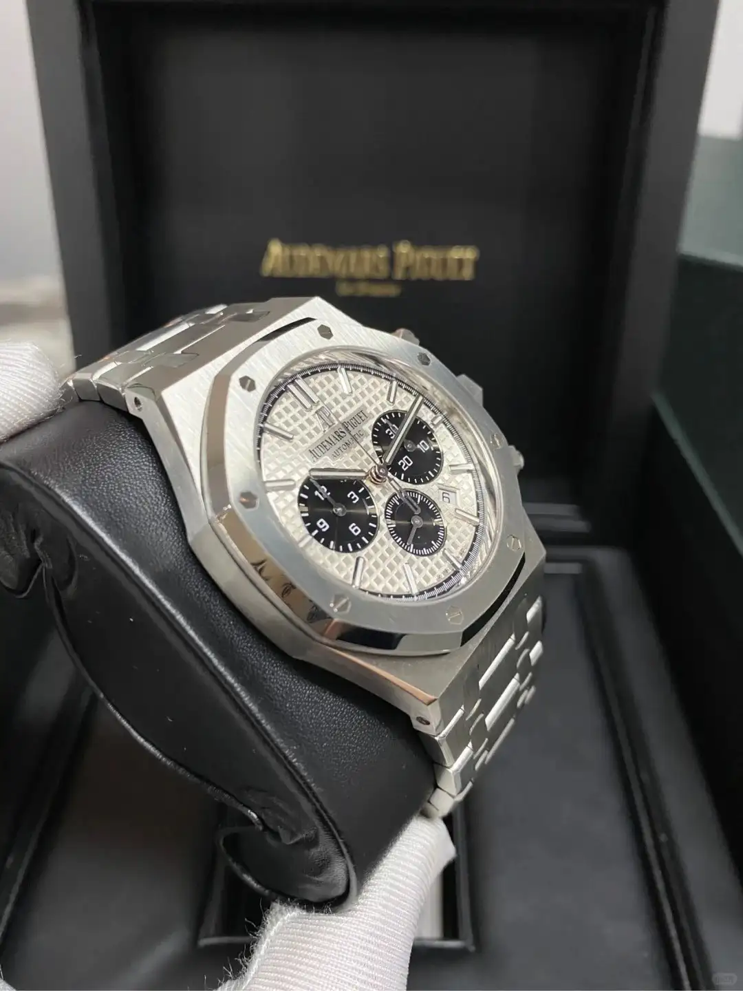 Audemars Piguet Royal Oak Selfwinding Chronograph Silver 26331ST.OO.1220ST.03 - view 4