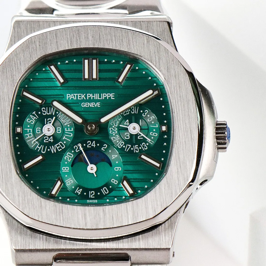 Patek Philippe Nautilus Green Perpetual Calendar - view 4