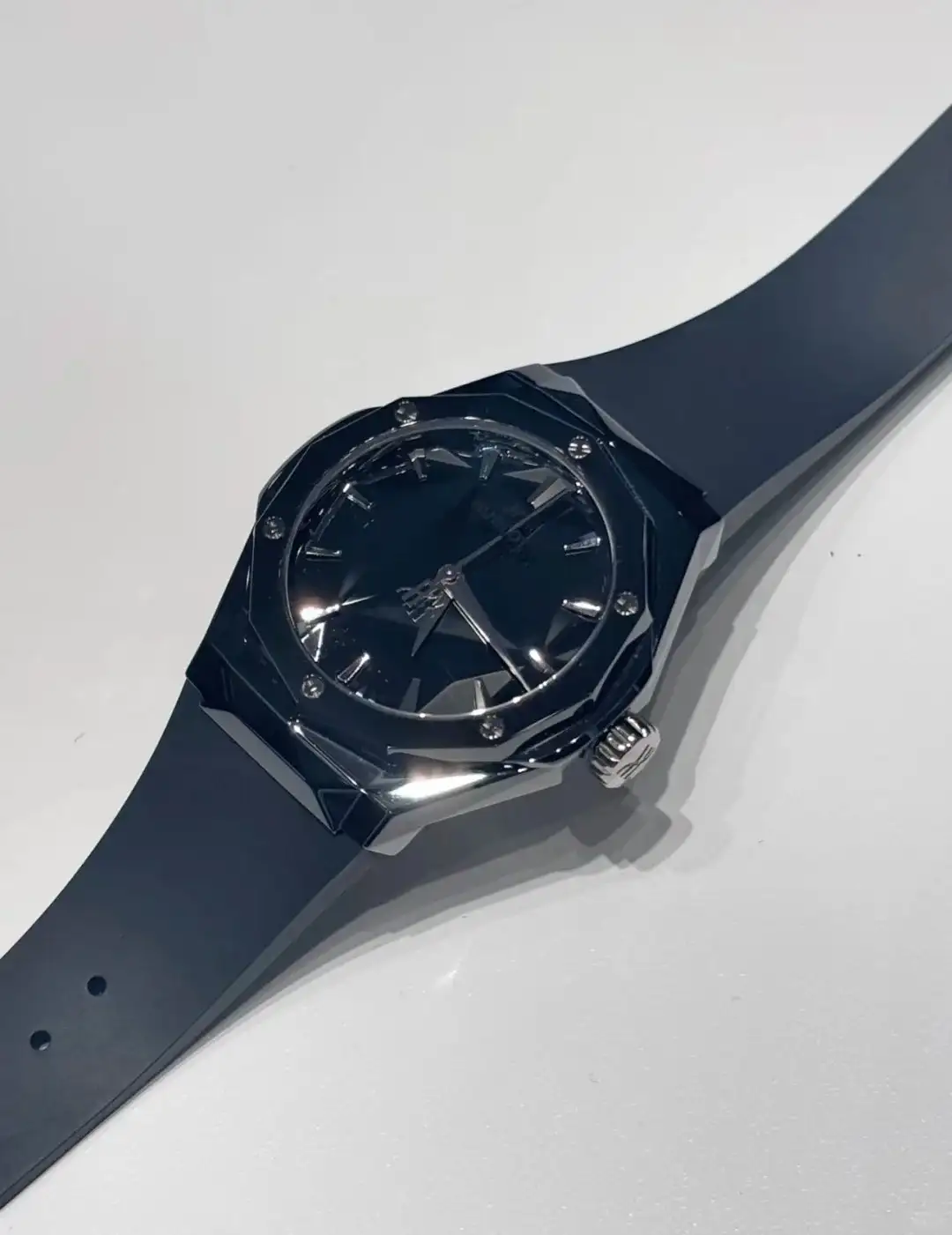 Hublot Classic Fusion Men Automatic Black Rubber Watch 550.CS.1800.RX.ORL21 - gallery
