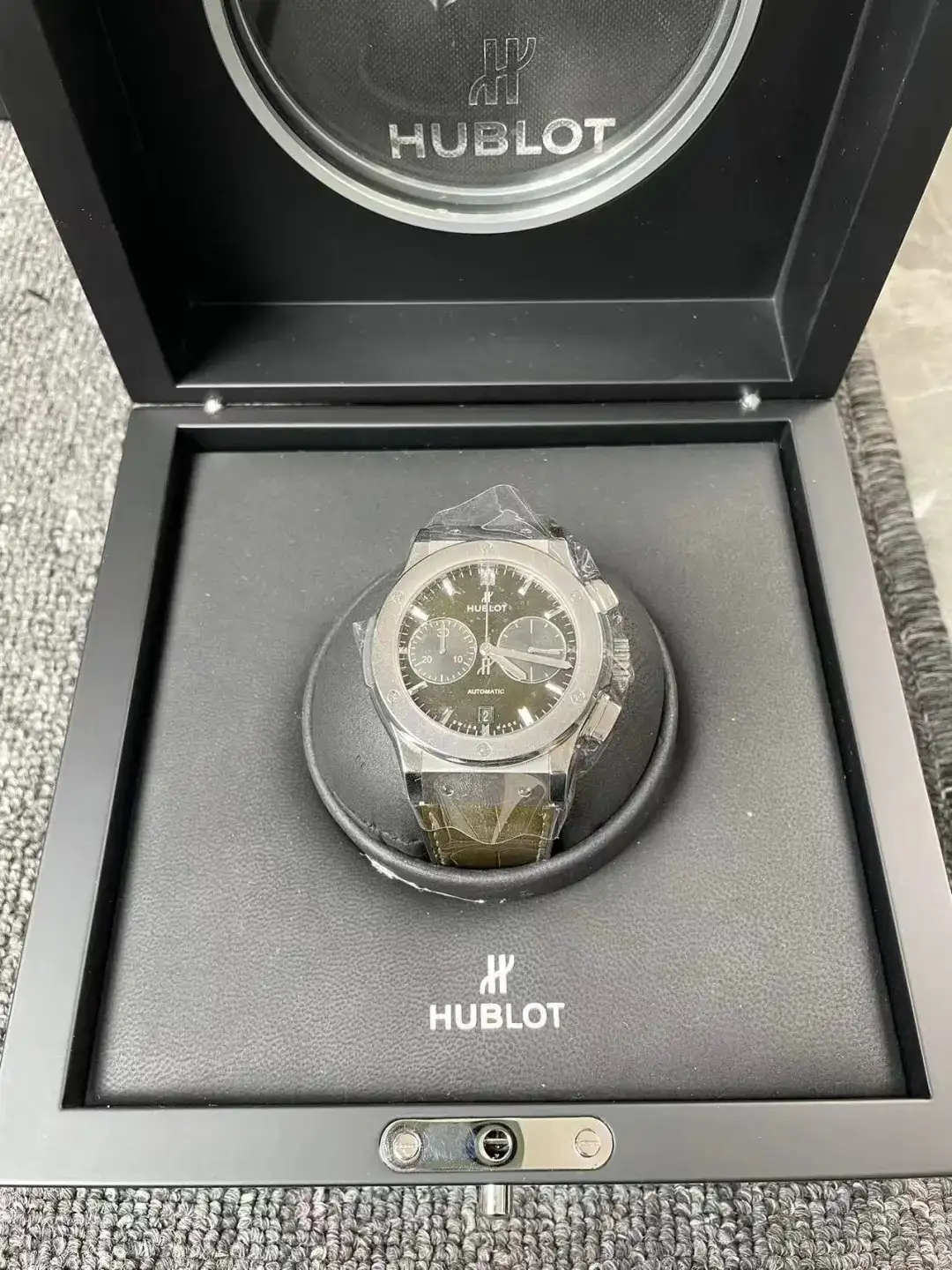 Hublot Classic Fusion Men Automatic Green Alligator Watch 541.NX.8970.LR - view 7