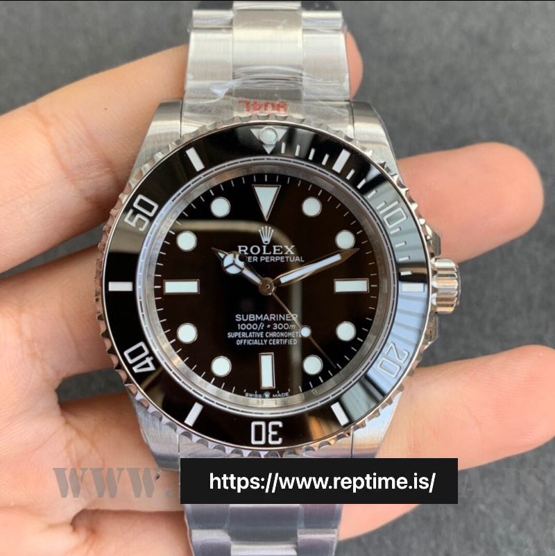 Rolex Submariner 124060 Men Automatic 41MM - view 3
