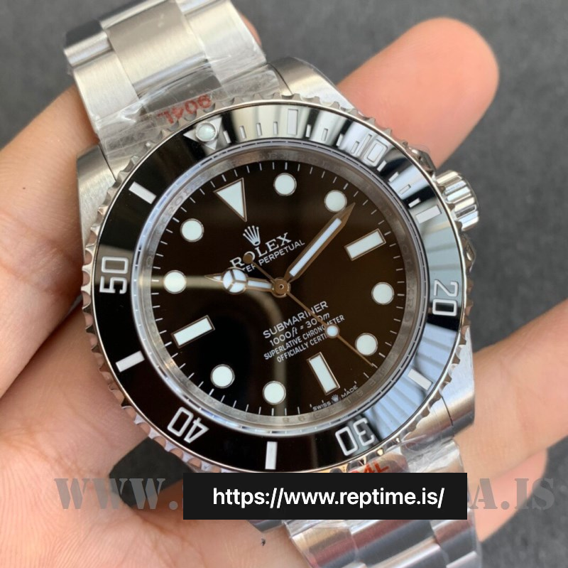 Rolex Submariner 124060 Men Automatic 41MM - view 4