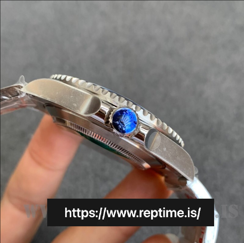 Rolex Submariner 124060 Men Automatic 41MM - view 5