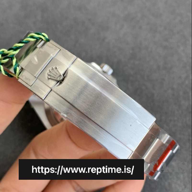 Rolex Submariner 124060 Men Automatic 41MM - view 7
